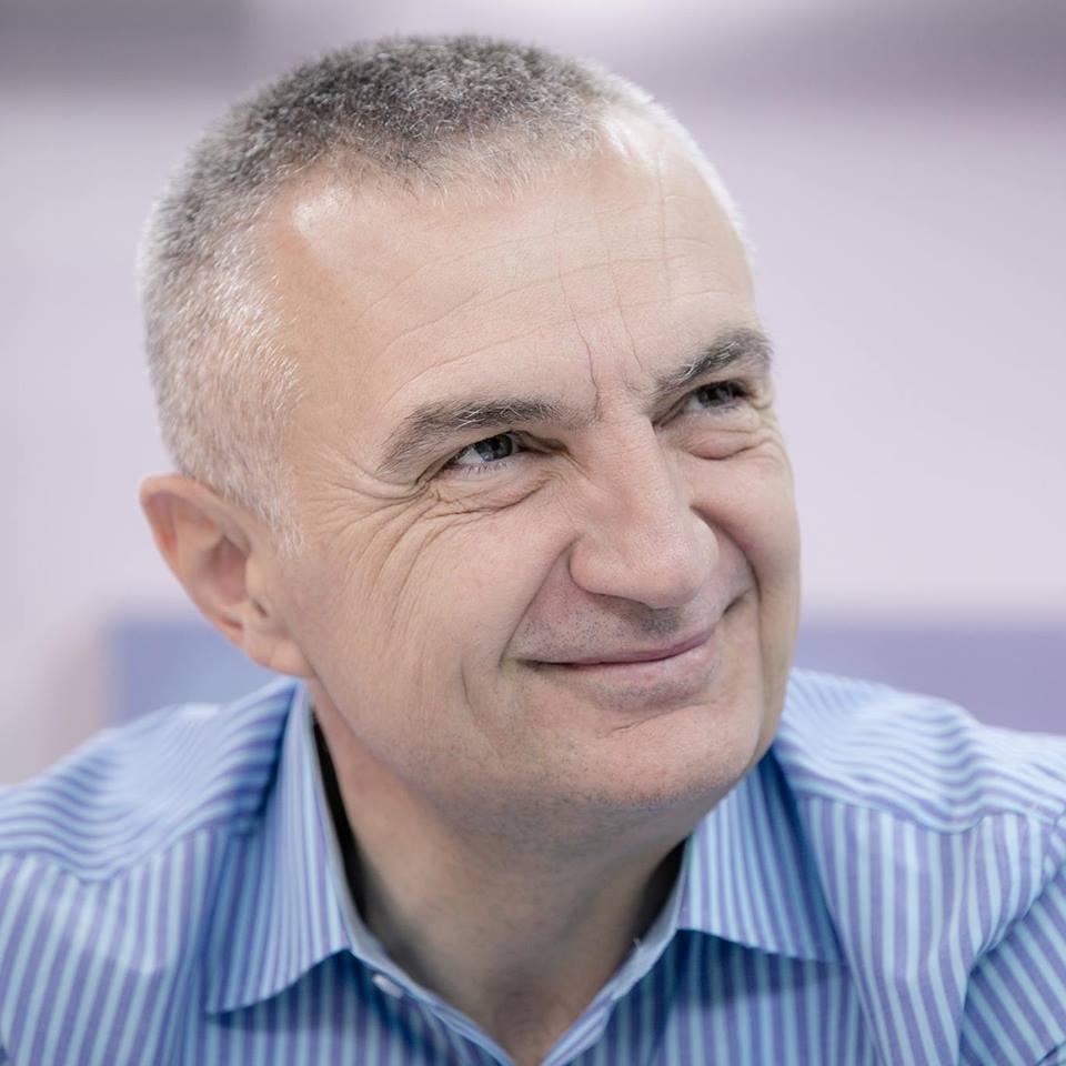 FOTO/ Ja ku ka zgjedhur të pushojë Presidenti Meta