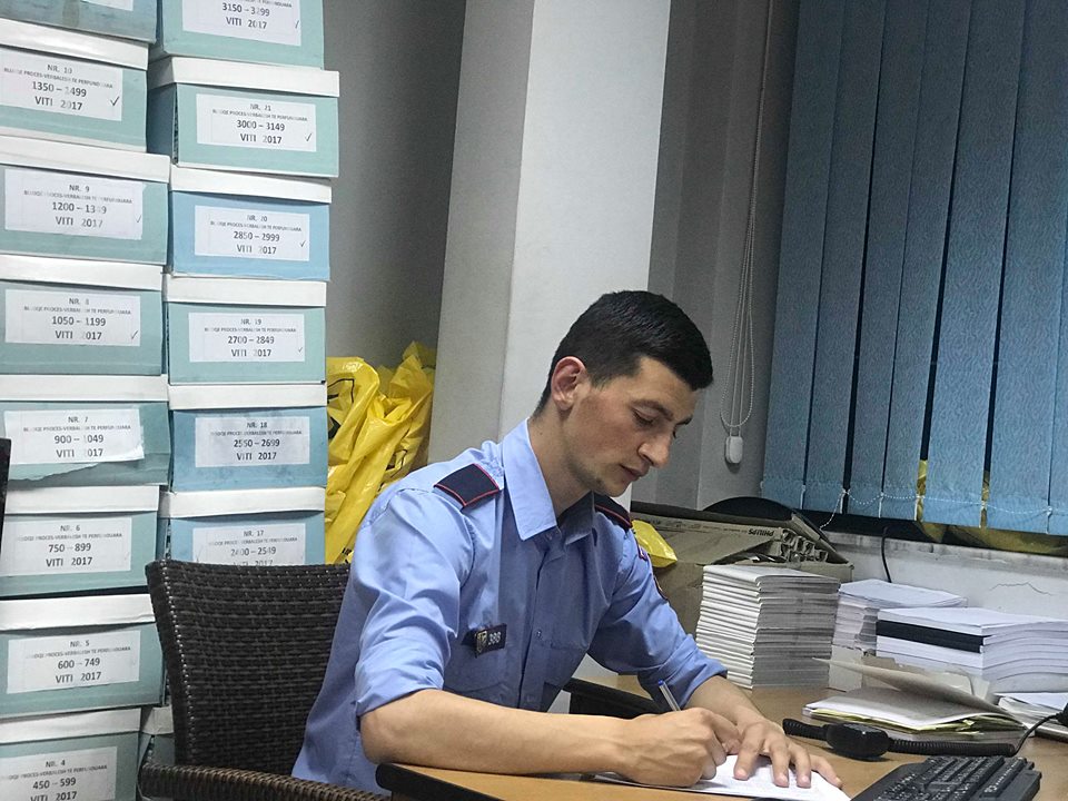 Nga studimet për Kriminalistikë dhe Detektivë pranë UNS-së, tani në Policinë Bashkiake në Tiranë