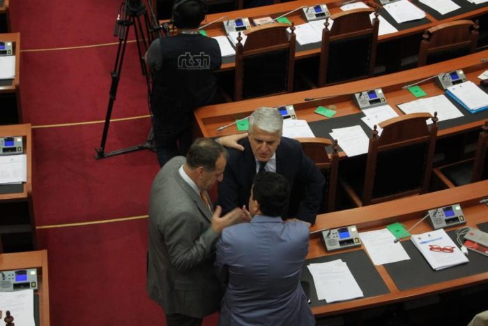 Teatri/ Majko “memec”, ngacmimi i Kodhelit: Urojmë që z.Pandi të jetë ministër pas një viti