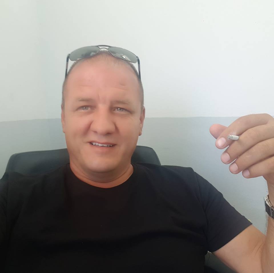 FOTO/ Ky është koka e bandës që dërgonte shqiptarët në SHBA për 8-12 mijë €