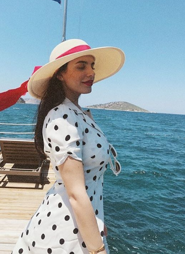 Disa gjëra nuk ndryshojnë kurrë! Rutina perfekte e Armina Mevlanit prej 13 vitesh