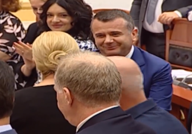 VIDEO/ Taulant Balla i shkel syrin Presidentes kroate, deputeti: Derrkuci në rolin e PlayBoy-t