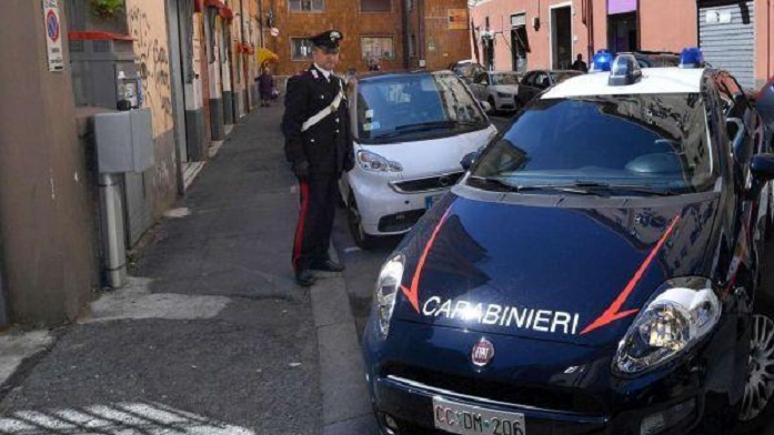 E moshuara alarmon policinë për vjedhje, por në fakt donte pak shoqëri