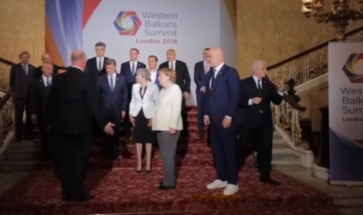 Me atlete në samitin e Londrës, komentuesit-Ramës: Ke harruar çitjanet! (VIDEO)