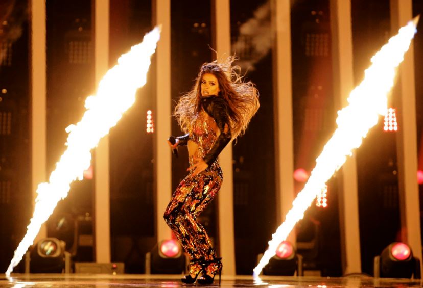 Zjarret në Greqi, Eleni Foureira bën thirrje për ndihmë