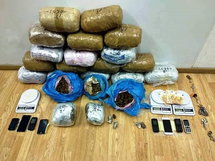 Sekuestrohen 20 kg marijuanë në Athinë, 3 shqiptarë në pranga