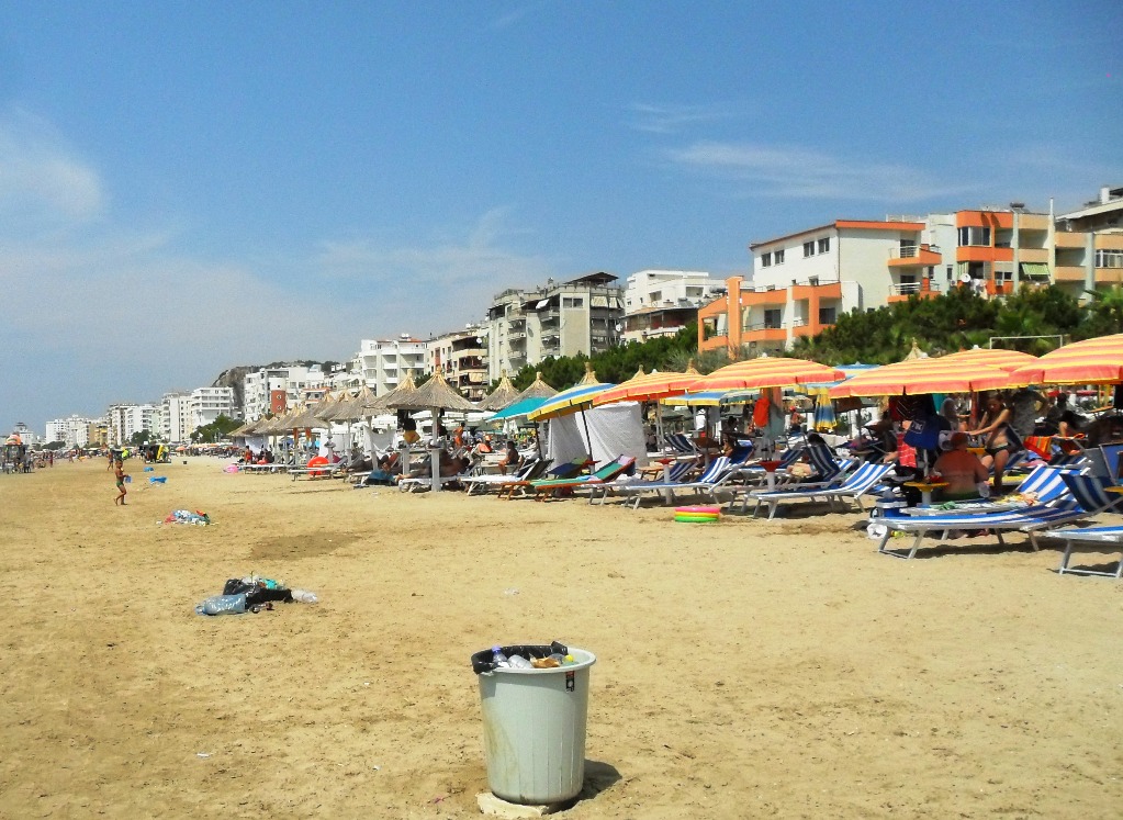 E rëndë në Durrës, vdes 14-vjeçari teksa rrinte në shezlong