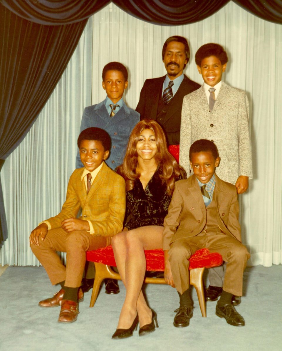 Gjendet i vdekur djali i këngëtares së njohur