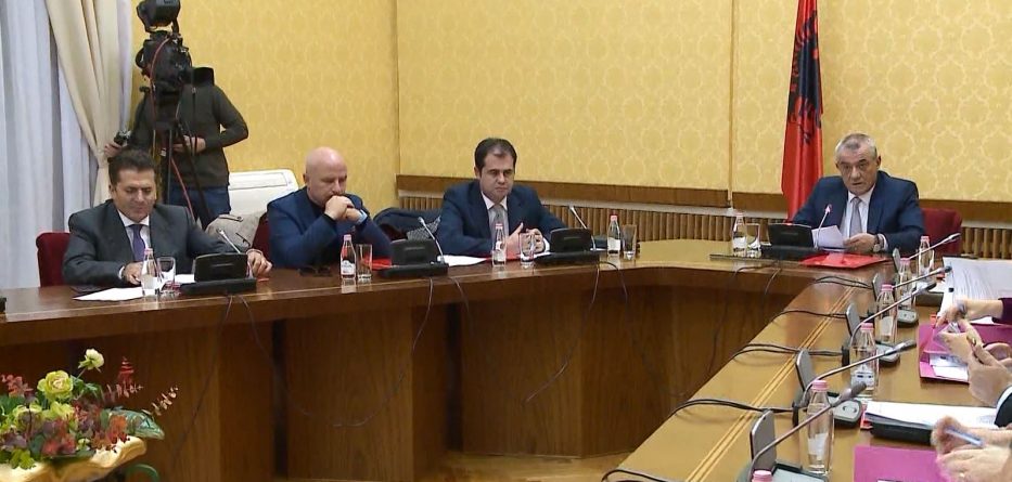 Shtyhet afati i komisionit të Reformës Zgjedhore