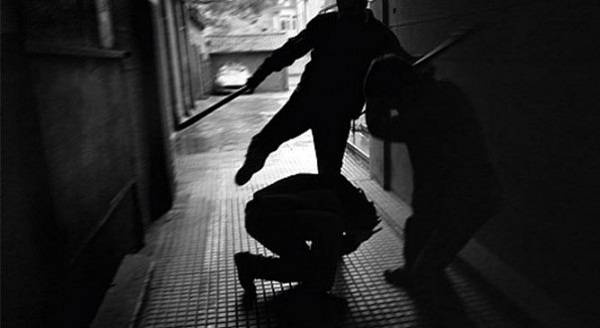 Sherr mes kunetërve në Durrës, rrahin më të madhin e përfundojnë në polici