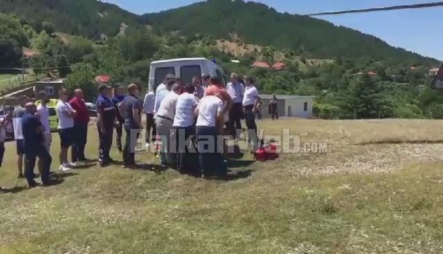 Makina përplas motorin, 32-vjeçari transportohet me helikopter (Emri)