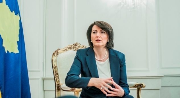 Ish-presidentja shfaqet e transformuar totalisht (FOTO)