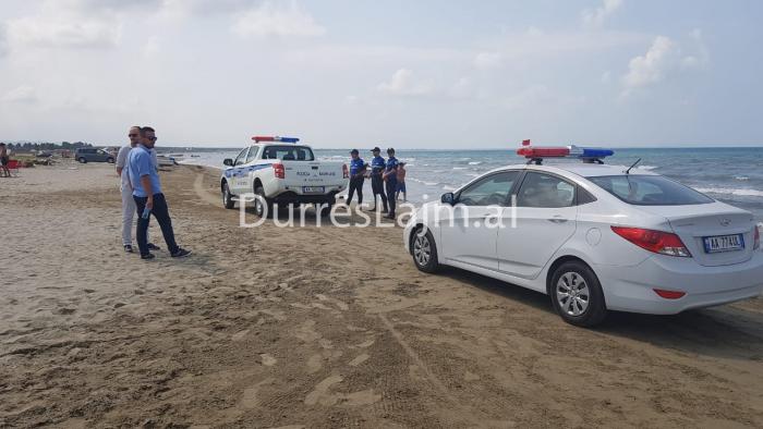 Policia Bashkiake e Durrësit në aksion te Gjiri i Lalzit (VIDEO+FOTO)