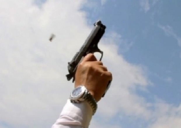 Qëllon me armë mes Durrësit e ia mbadh me “BMW”, në kërkim 27-vjeçari