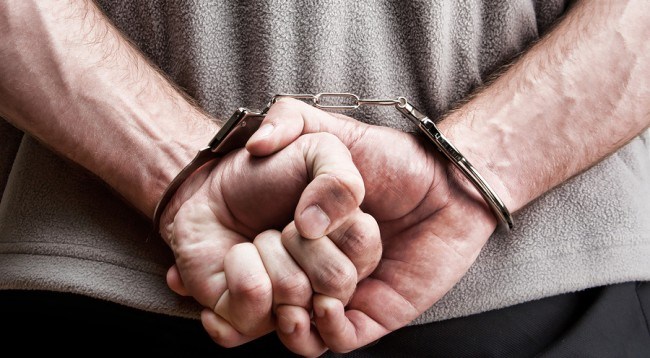 Rreh gruan në sy të fëmijëve, arrestohet 48-vjeçari (EMRI)