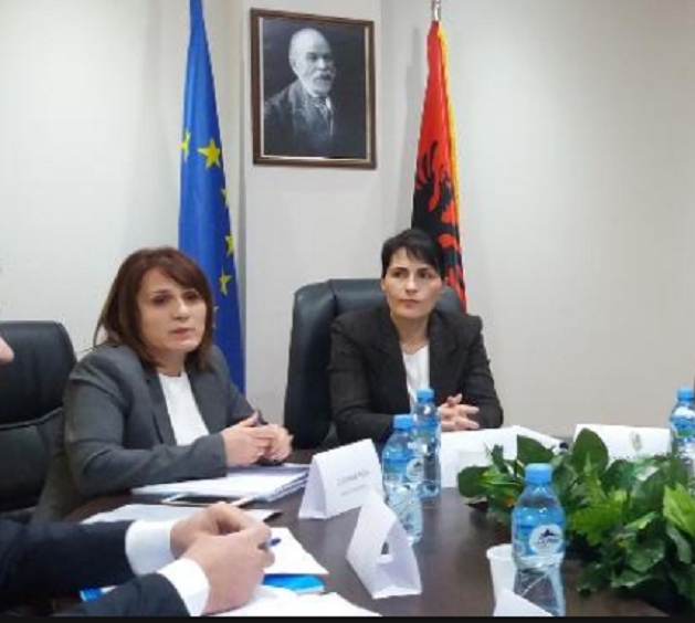 Letra/ Donika Prela iu kërkon informacione vartësve për “peshqit e mëdhenj”