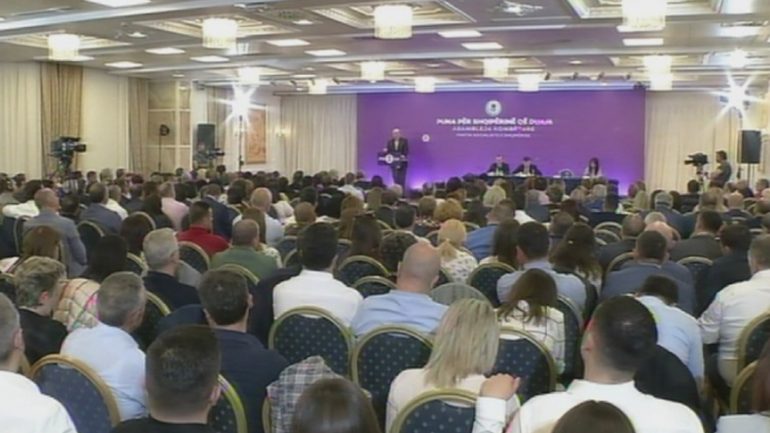 PS shtyn për në shtator Asamblenë, Balla kritikon ministrat e Ramës