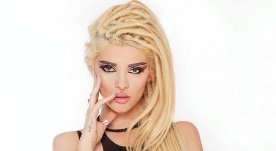 Era Istrefi martohet zyrtarisht, shikoni unazën e saj! (FOTO)