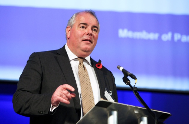 3 deputetë britanikë në mbrojtje të shqiptares shtatzënë: Mund të vritet nëse deportohet