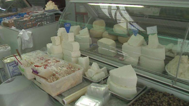 AKU bllokon 180 kg djathë me niseshte në Tiranë, zbulohet furnizuesi