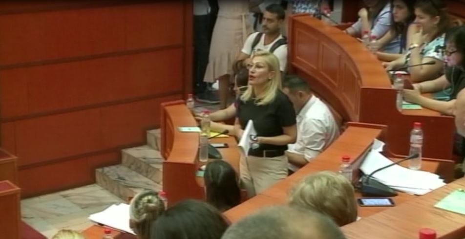 Këshilltarja e Topit braktis PS-në dhe i bashkohet opozitës