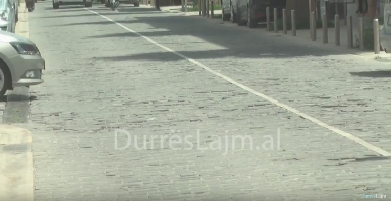 Degradimi i plotë i bulevardit kryesor në Durrës (VIDEO)