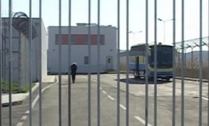 Humb ndjenjat ndërsa luante, vdes i burgosuri në burgun e sigurisë së lartë