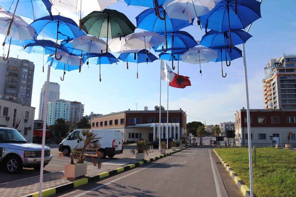 FOTO/ Risia në portin e Durrësit, info-point për turistët dhe 75 çadra mirëseardhjeje