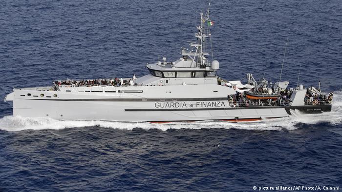 450 migrantë evakuohen para Italisë