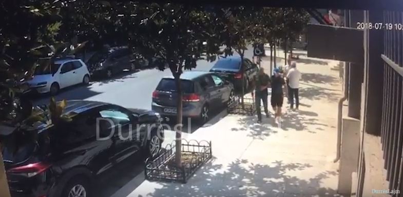 VIDEO/ Si u dhunua avokati Ilia Ilia para Prokurorisë së Durrësit