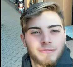 “E dashur, po kthehem në shtëpi”. Më pas, i riu zhduket