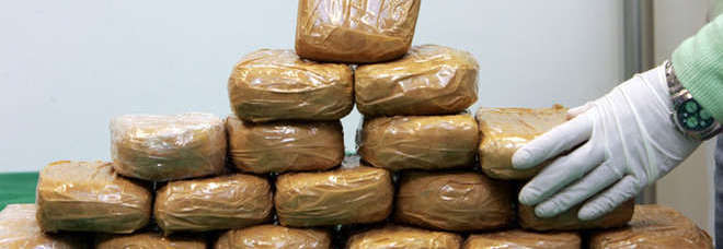 30 kg heroinë në makinë, arrestohet në Bari çifti i ri shqiptaro-grek