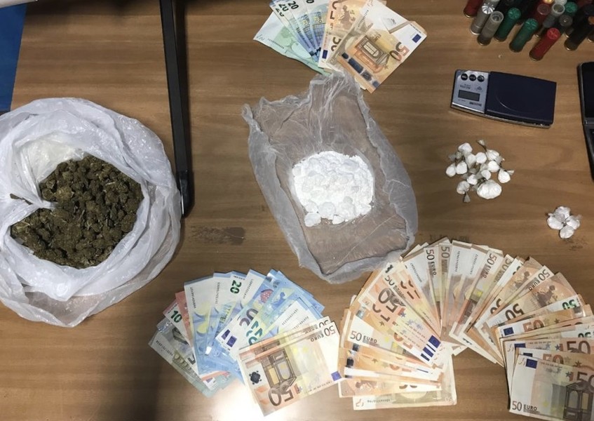 Drogë në kuzhinë dhe armë në jastëk, pranga shqiptarit në Itali