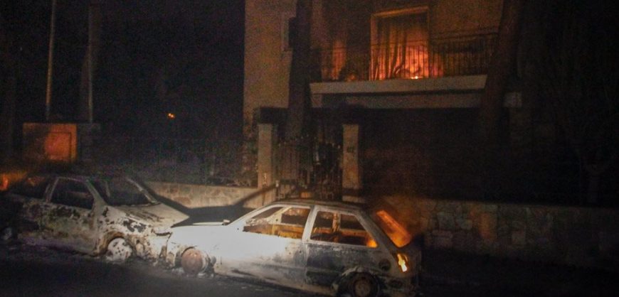 Tmerri në Athinë, dëshmia rrëqethëse: Vdes i riu nga Tepelena brenda makinës