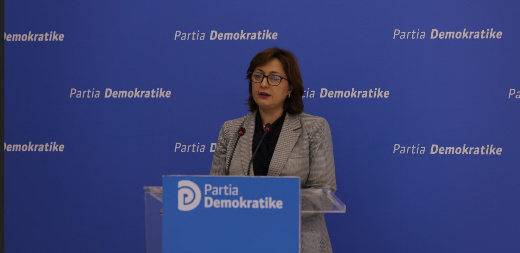 Deputetja e PD-së: Bushati emëron familjarët e ish-Byrosë si ambasadorë