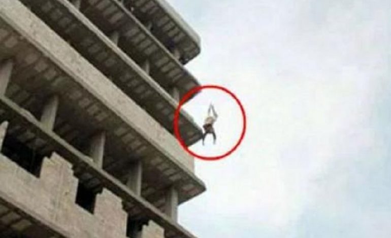 25-vjeçari hidhet nga kati i pestë i një pallati