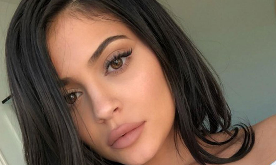 Kylie Jenner rikthen sërish buzët e fryra