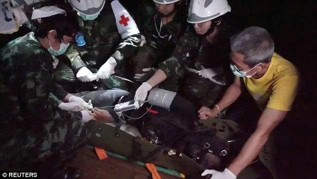 Dalin pamjet e operacionit të shpëtimit në shpellën e Tajlandës (VIDEO)