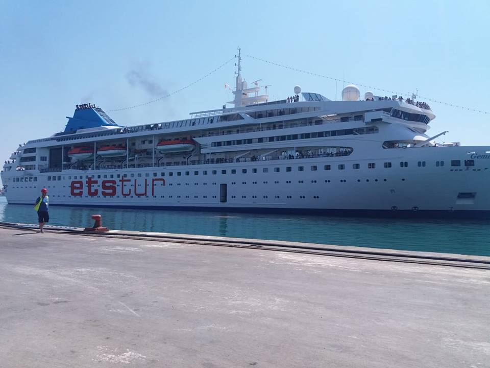 Kroçera “Gemini” me 699 turistë në bord mbërrin në portin e Durrësit