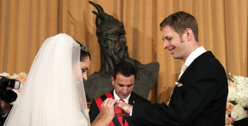 Teatri / Si e rekrutoi Veliaj “princeshën” Elia