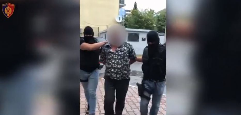 Pranga 4 krutanëve, kapen me armë dhe 200 kg drogë (VIDEO)