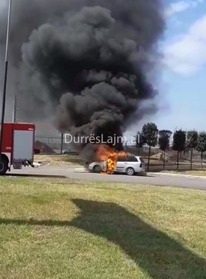 Merr flakë makina në Durrës (VIDEO)