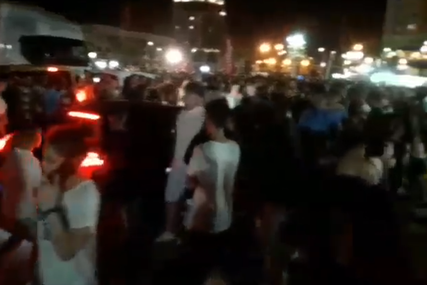 VIDEO/ “Në Durrësin e Gjushit çdo gjë bën vaki. Ja si futet makina luksoze mes Vollgës”