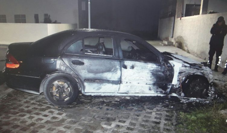EMRI/ 40-vjeçarit i djegin makinën, policia: E qëllimshme