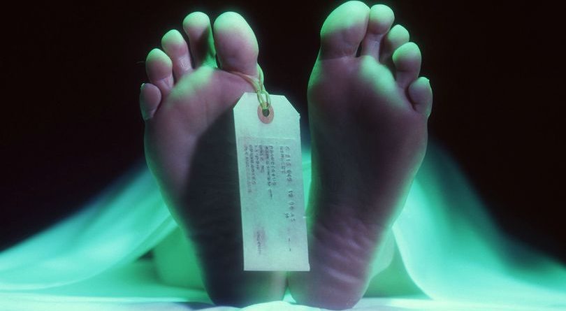 U shpall e vdekur në aksident, gruaja tmerron punonjësit e morgut