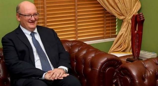 Ambasadori britanik “shuplakë” qeverisë: Peshqit e mëdhenj janë ende në oqean