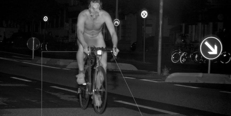 E kapi radari, policia publikon foton e çuditshme