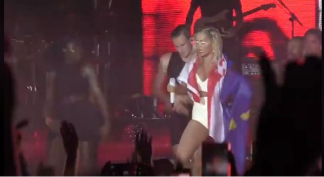 Rita Ora në Kroaci, uron fitoren me flamurin e Kosovës (VIDEO)