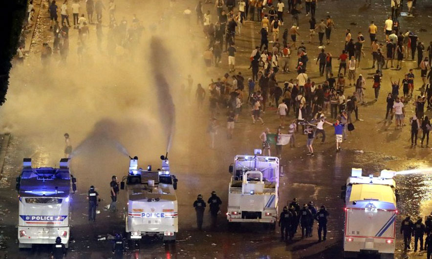 Parisi festoi me… luftë