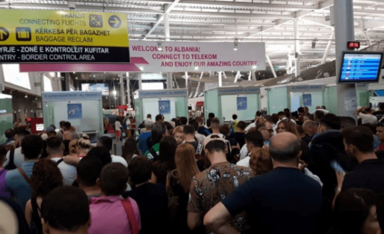 Sorollatjet në aeroporte/ Aviacioni Civil kërkesë Italisë: Ndëshkoni kompanitë abuzuese